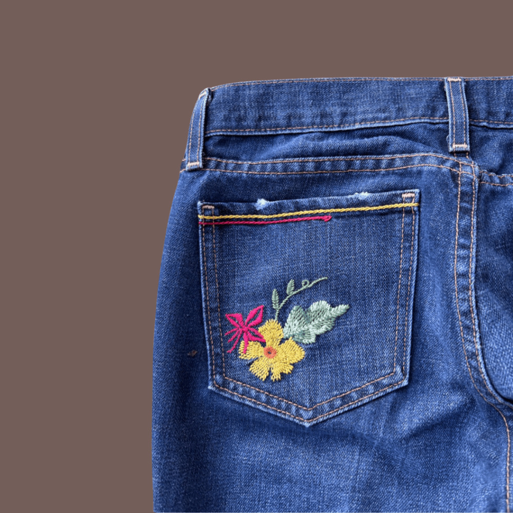 GAP Floral Embroidered Flare Jeans | Size 6 | Y2K Vintage - Picture 5 of 8